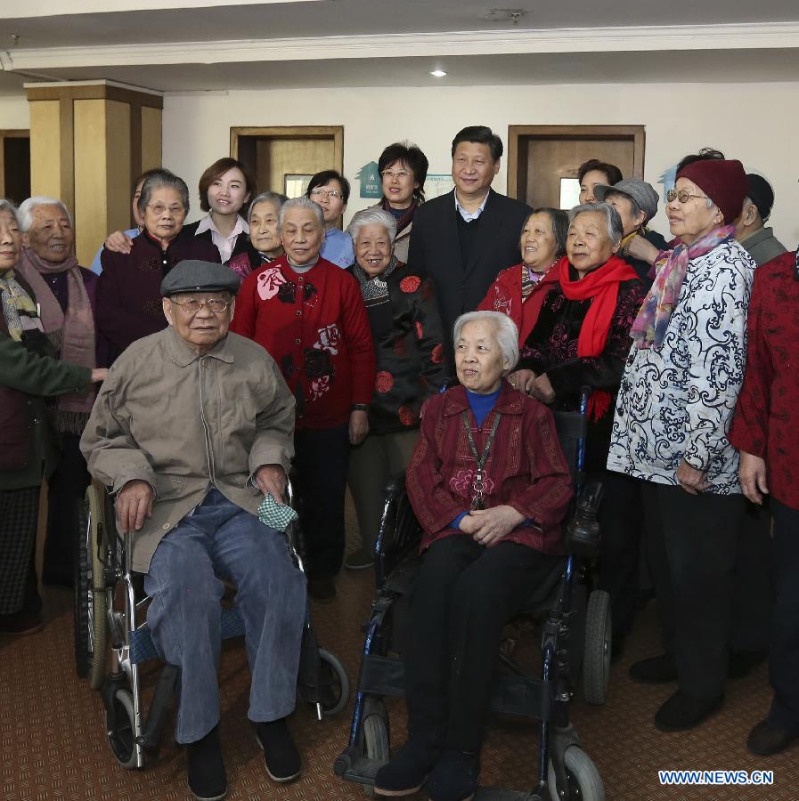 Си Цзиньпин поздравил рабочих и пожилых граждан с Новым годом (4)