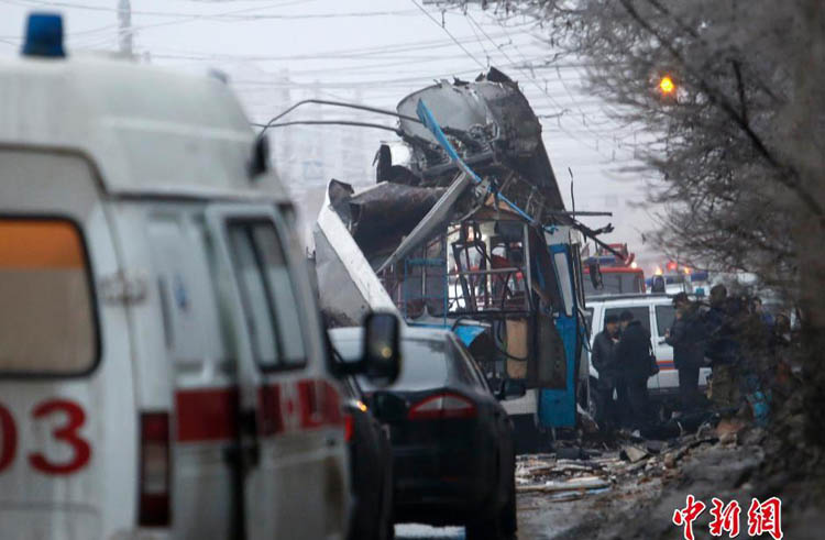 При взрыве в волгоградском троллейбусе погибли 15 человек (8)
