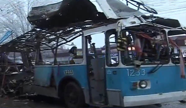 При взрыве в волгоградском троллейбусе погибли 15 человек (5)