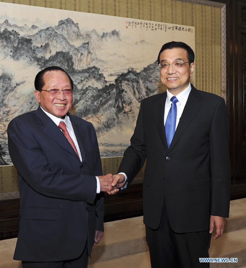 Ли Кэцян встретился с вице-премьером Камбоджи Хор Нам Хонгом