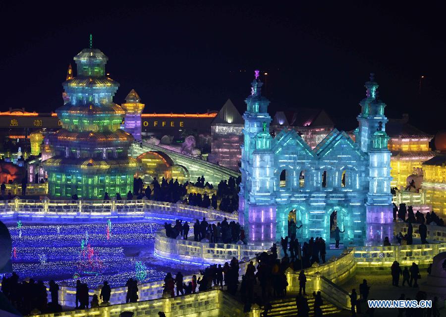В Харбине открылся 30-й Международный фестиваль льда и снега
