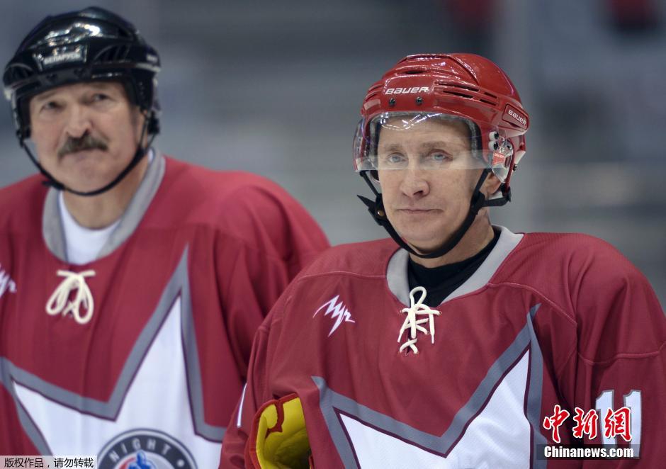 Путин, Лукашенко и Шойгу сыграли в Сочи с именитыми хоккеистами (4)