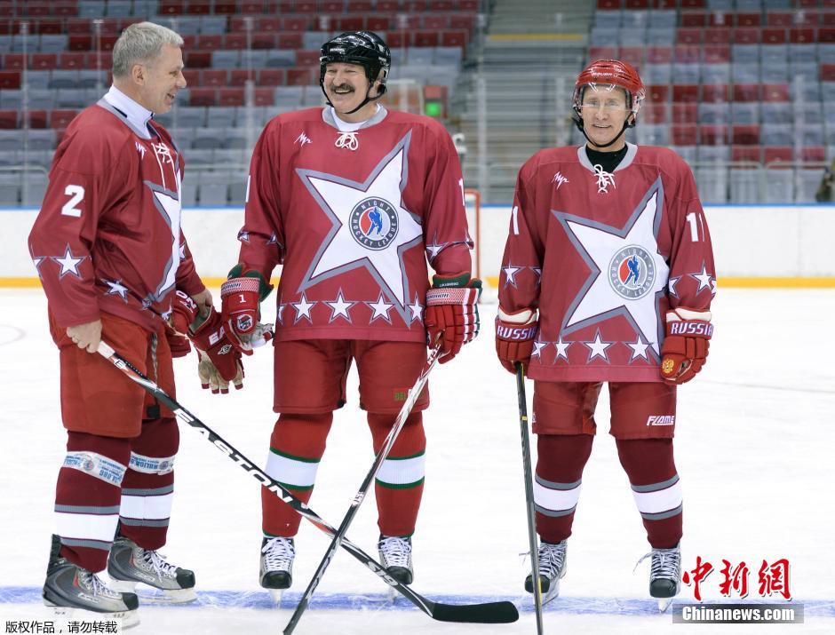 Путин, Лукашенко и Шойгу сыграли в Сочи с именитыми хоккеистами