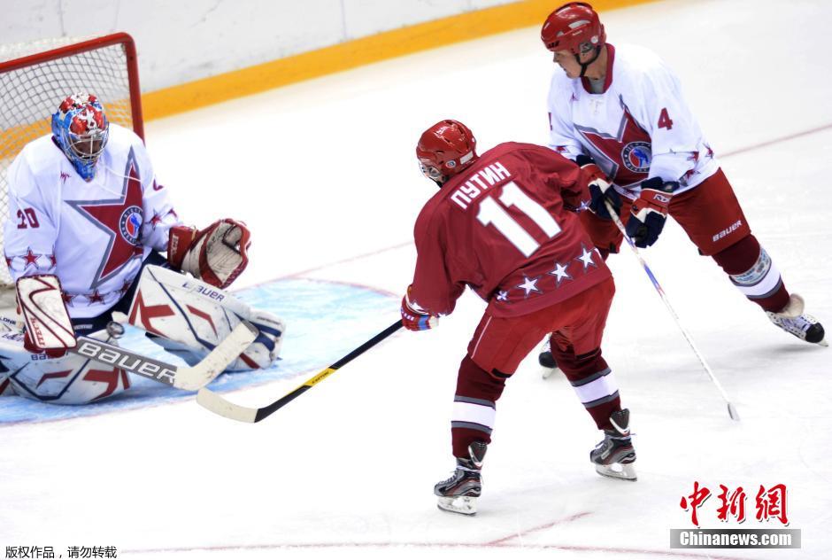 Путин, Лукашенко и Шойгу сыграли в Сочи с именитыми хоккеистами (6)