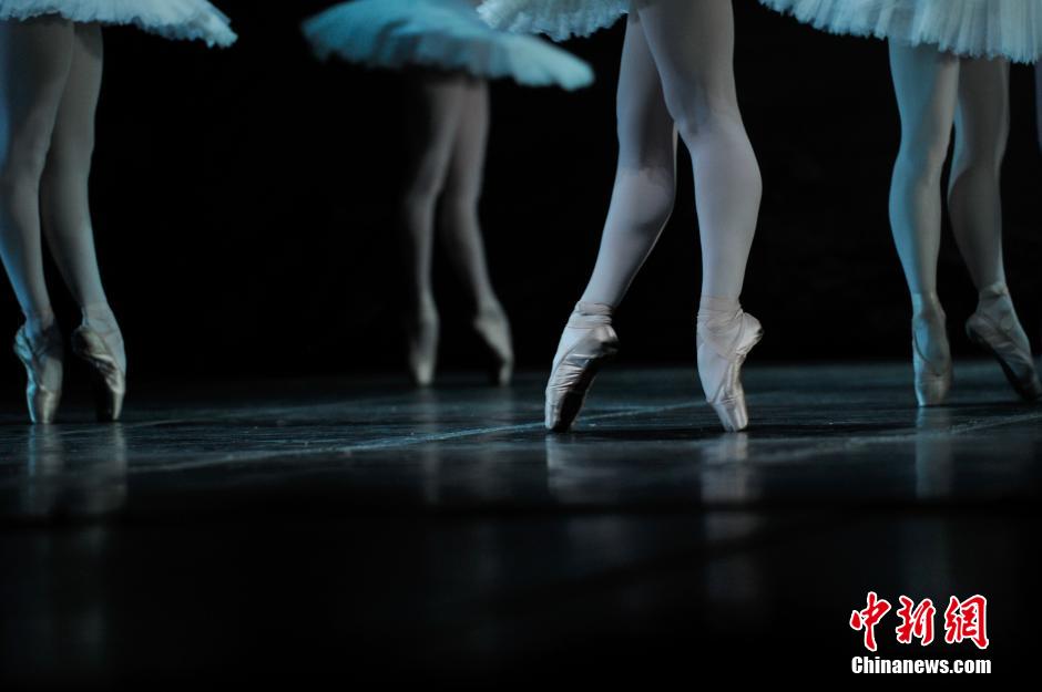 «Лебединое озеро» в исполнении «Русского балета» в китайском городе Куньмин (2)