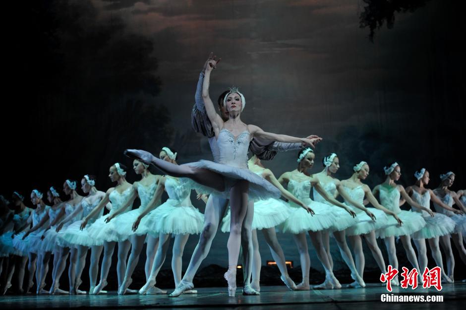 «Лебединое озеро» в исполнении «Русского балета» в китайском городе Куньмин