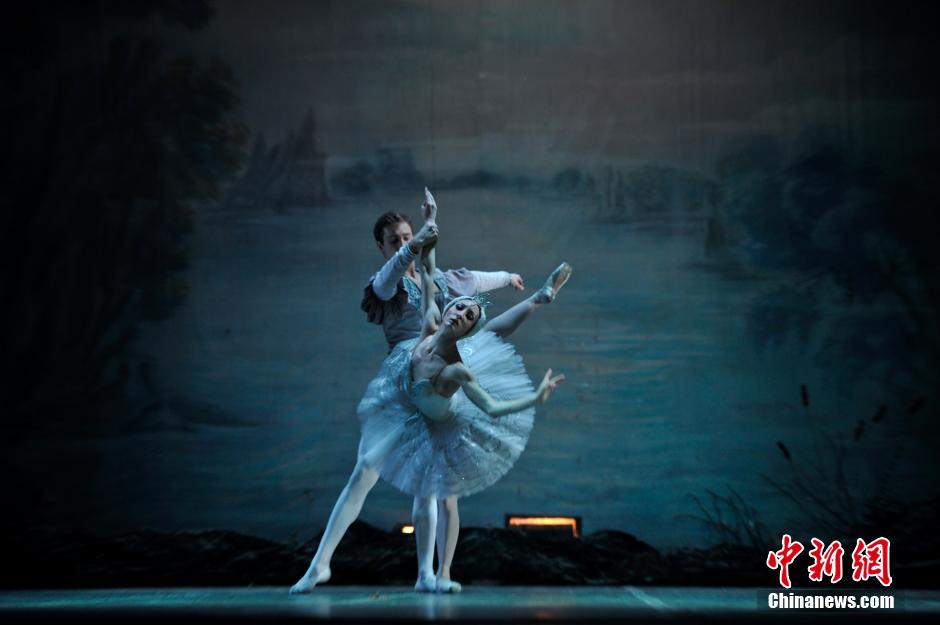 «Лебединое озеро» в исполнении «Русского балета» в китайском городе Куньмин (5)