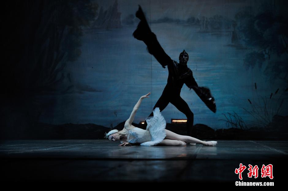 «Лебединое озеро» в исполнении «Русского балета» в китайском городе Куньмин (4)
