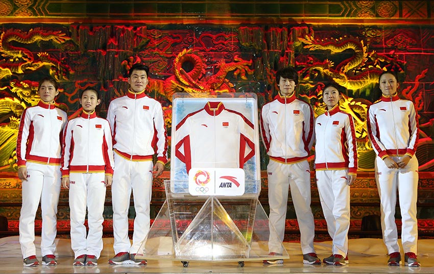 Выпущены костюмы спортивной делегации Китая для церемонии награждения на зимней Олимпиаде