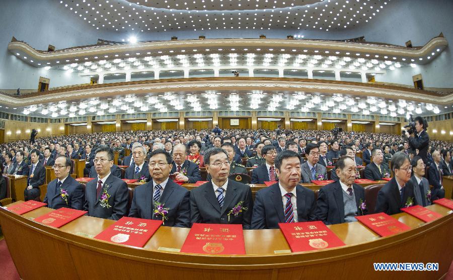 В Пекине состоялось торжественное собрание, посвященное награждению ученых и специалистов в области науки и техники (2)