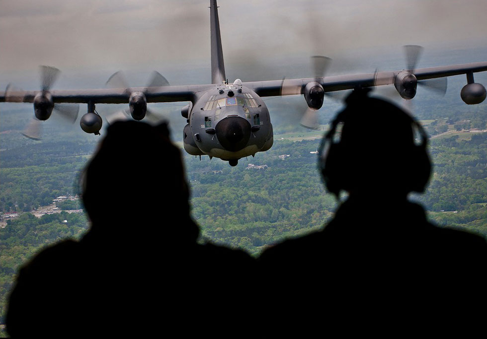 Официальный журнал ВВС США《Airman》назвали лучшие фотографии за 2013 год (2)