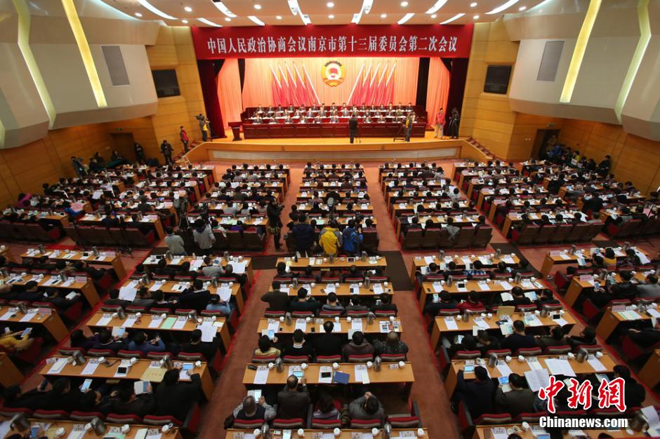 На Второй сессии ПК НПКСК 13-го созыва в Нанкине впервые применена электронная система обслуживания заседаний (3)