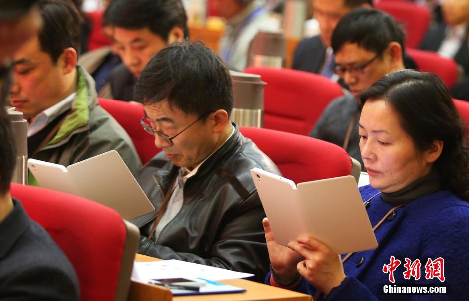 На Второй сессии ПК НПКСК 13-го созыва в Нанкине впервые применена электронная система обслуживания заседаний