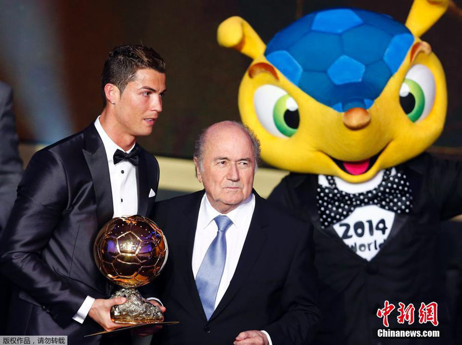 Криштиану Роналду стал лучшим футболистом планеты в 2013 году (9)