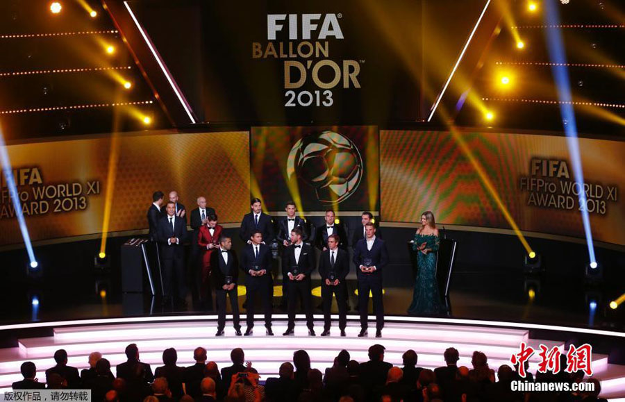 Криштиану Роналду стал лучшим футболистом планеты в 2013 году (12)