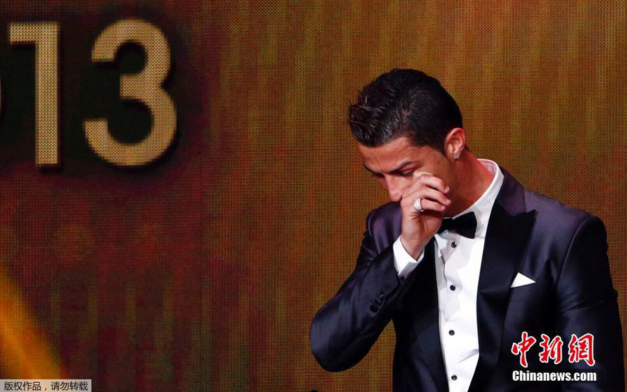 Криштиану Роналду стал лучшим футболистом планеты в 2013 году (3)
