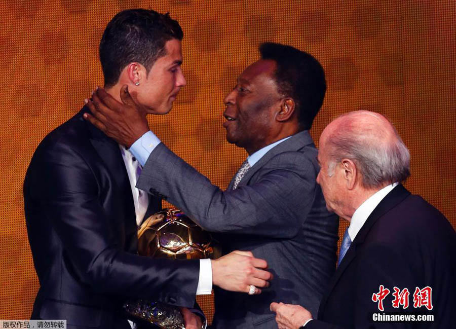 Криштиану Роналду стал лучшим футболистом планеты в 2013 году (5)