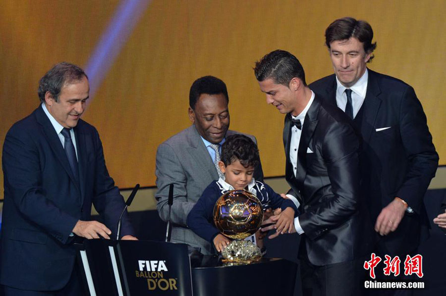 Криштиану Роналду стал лучшим футболистом планеты в 2013 году