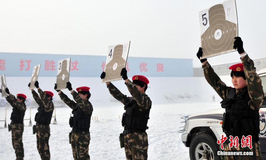 Пограничники Синьцзяна провели учение с практическими снарядами в 30-градусный мороз (2)