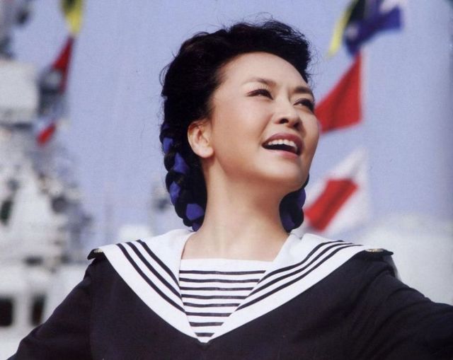 Пэн Лиюань попала в рейтинг «самых лучших нарядов мира» по версии журнала Vanity Fair (13)