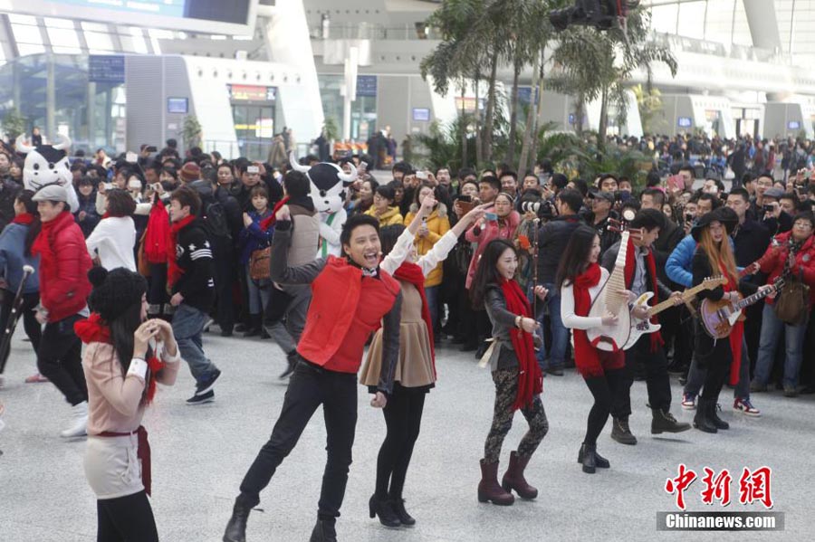 Флешмоб на вокзале в Ханчжоу (4)