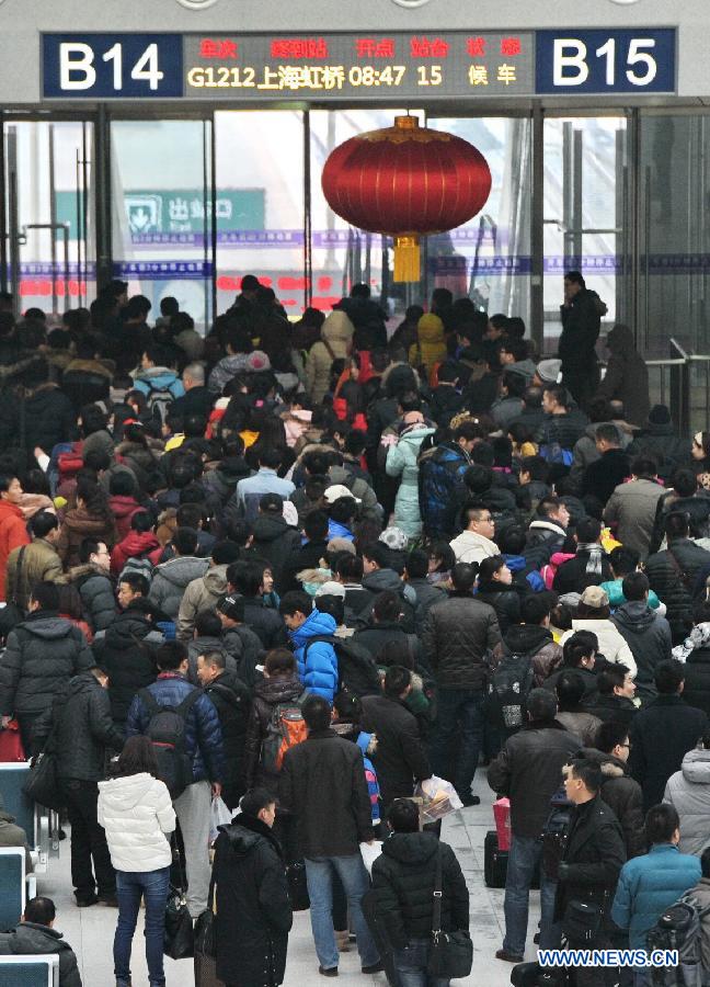 Началось в Китае пассажирское движение по случаю праздника Весны (5)