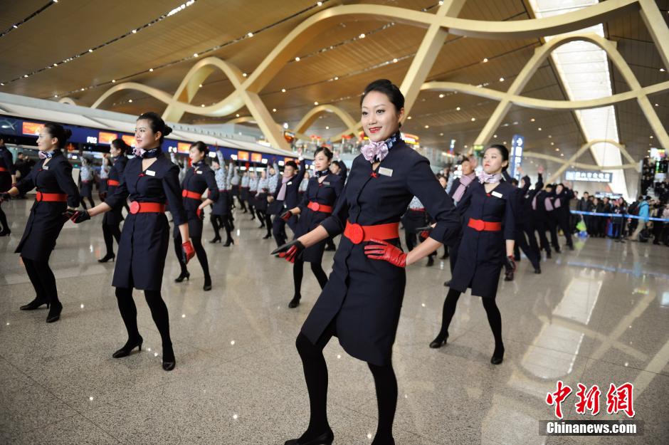 В аэропорту г.Куньмин прошел потрясающий танцевальный флэшмоб (3)