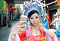 Старинный город Хунцзян набирает «богинь богатства»