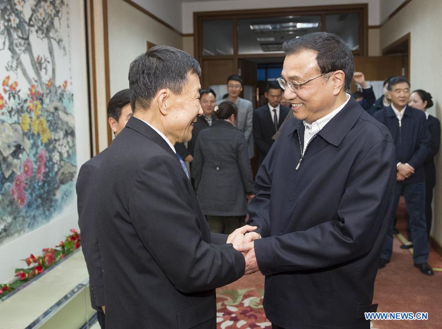 Премьер Госсовета КНР Ли Кэцян провел встречу с согражданами (3)