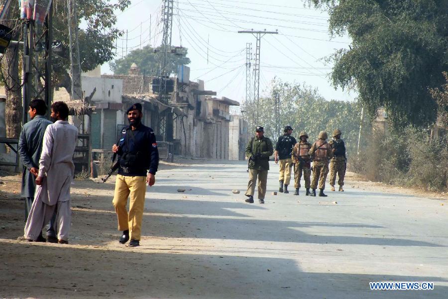 22 солдата погибли в результате взрыва на северо-западе Пакистана (2)