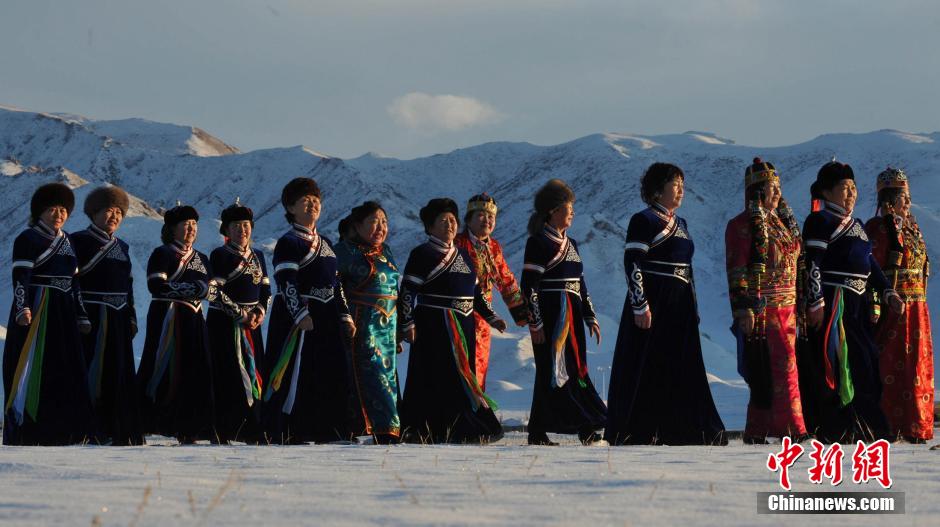 Туристический фестиваль льда и снега в Синьцзян привлекает туристов со всей страны