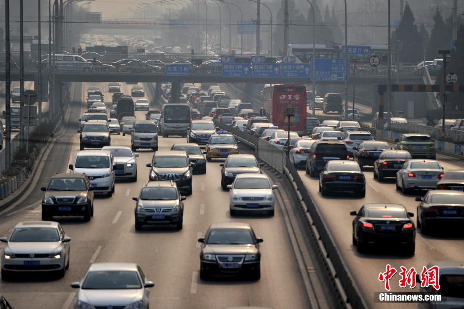 В преддверии праздника Весны транспортная ситуация в Пекине по-прежнему остается напряженной