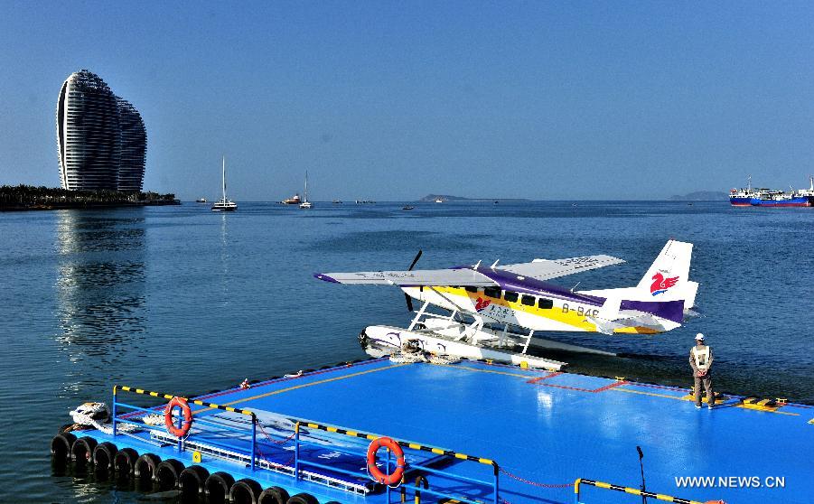 Первый в Китае пассажирский гидросамолет взлетел в городе Санья