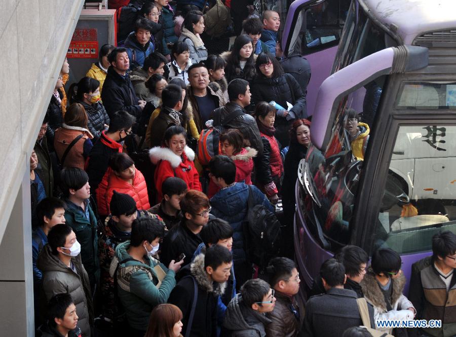 За первые 10 дней особого режима в связи с праздником Весны пассажиропоток в Китае достиг 900 млн человеко-раз (2)