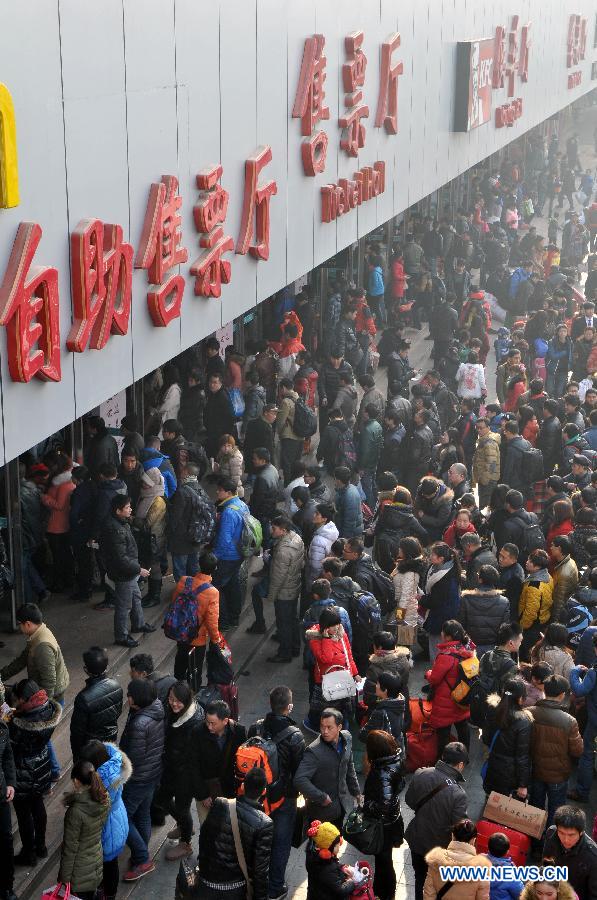 За первые 10 дней особого режима в связи с праздником Весны пассажиропоток в Китае достиг 900 млн человеко-раз (3)