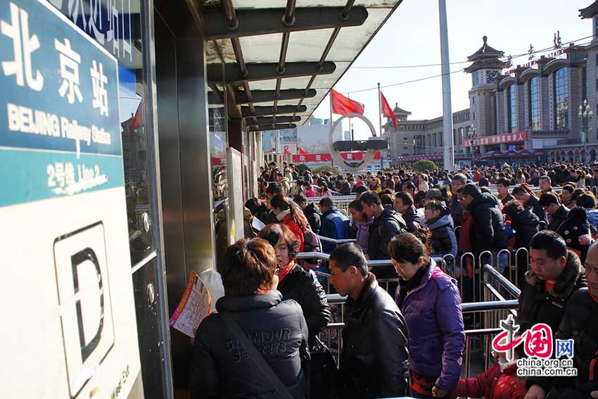 На железных дорогах Китая наступил первый пик пассажироперевозок после праздника Весны (4)