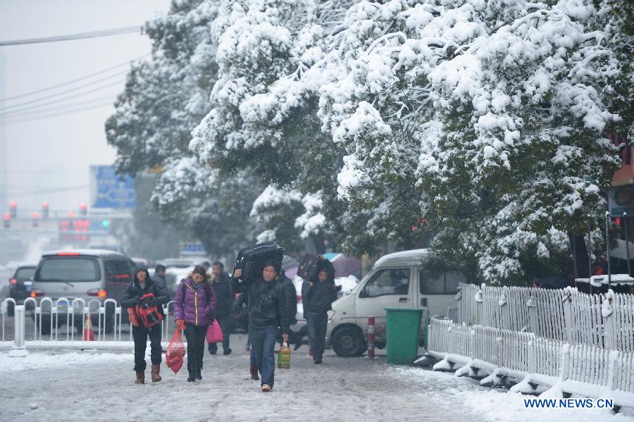 В провинции Цзянси объявлен первый в этом году "синий" уровень предупреждения об опасности сильных снегопадов