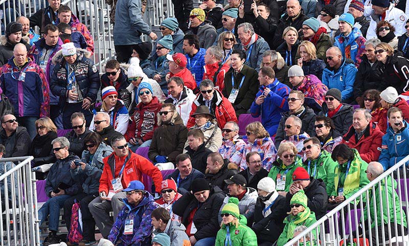 Медведев в Сочи посетил соревнования по биатлону и горным лыжам (6)