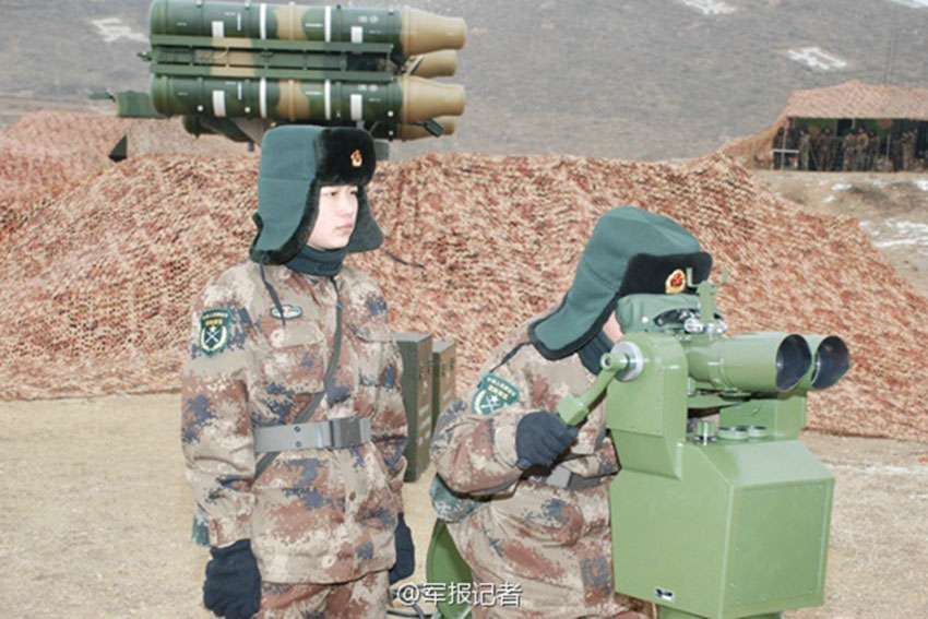 В военном округе Шэньяна образован первый женский противоракетный отряд в Китае