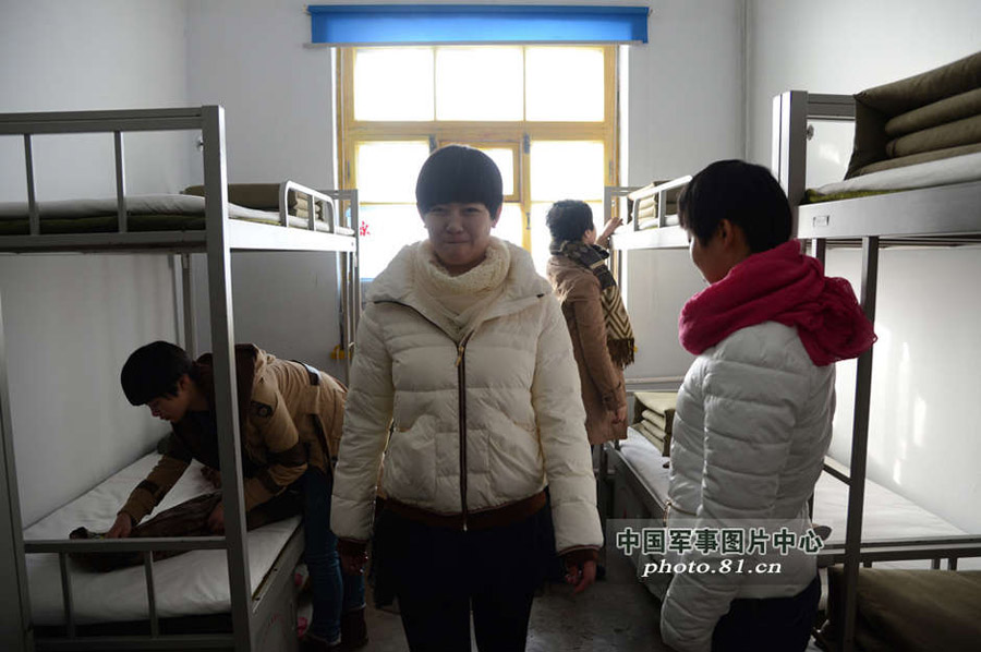 Кадры с тренировок первого женского отряда специального назначения в холодном регионе Китая (13)