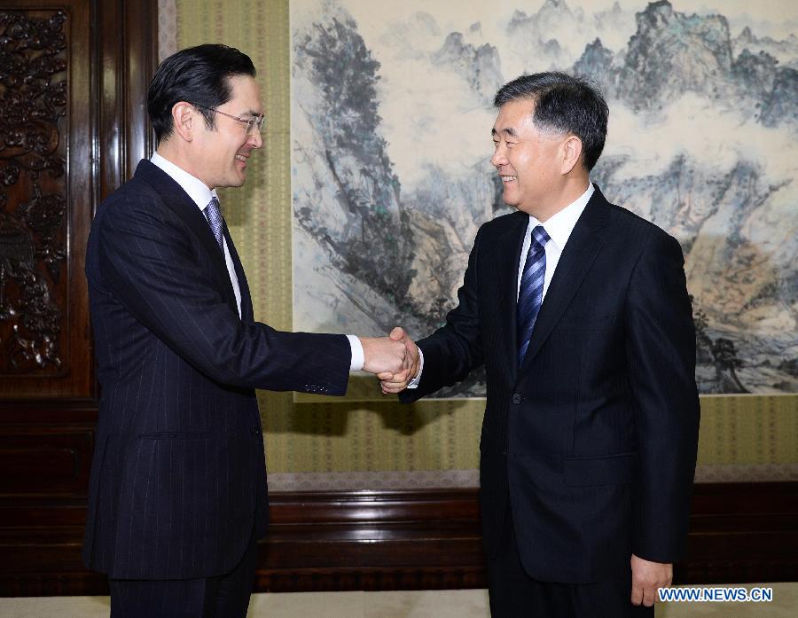 Китайский вице-премьер встретился с гостями РК и США