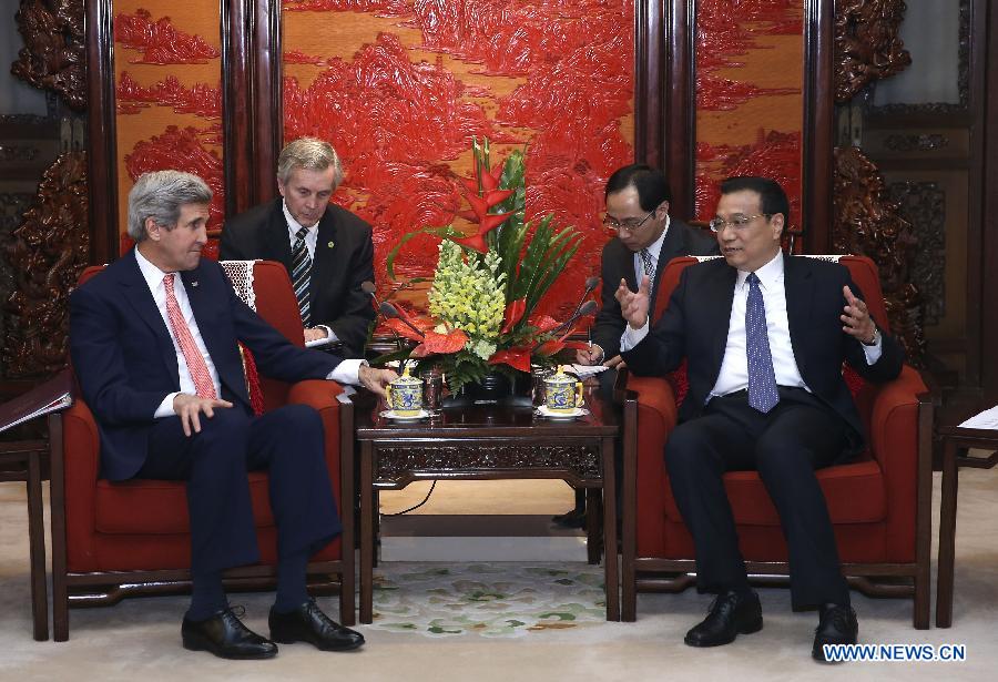 Ли Кэцян встретился с госсекретарем США Д. Керри