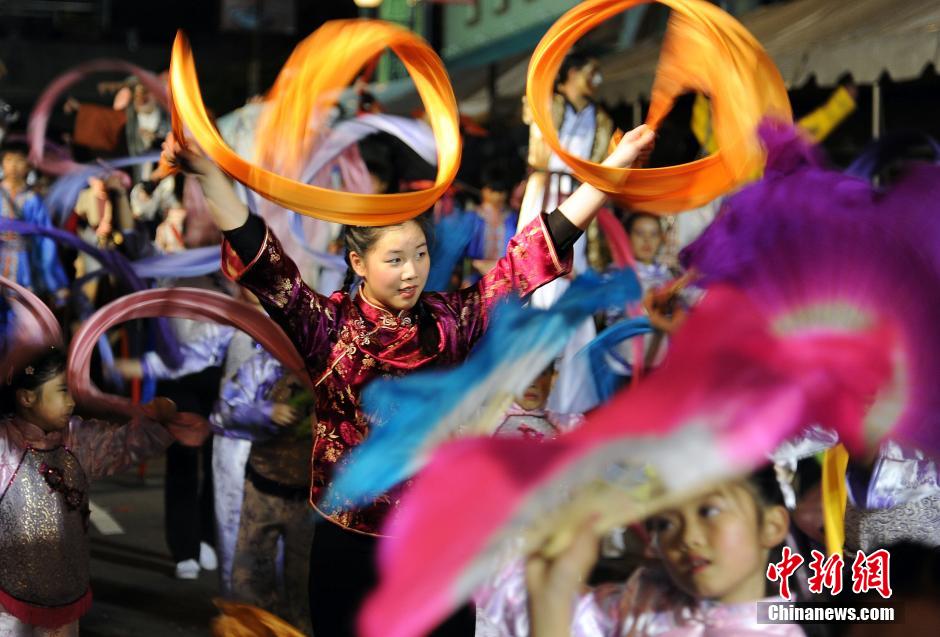 Сан-Франциско отмечает китайский новый год по лунному календарю (12)