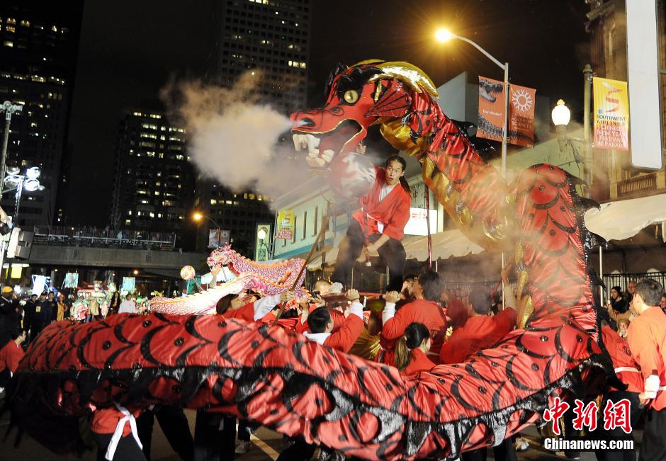 Сан-Франциско отмечает китайский новый год по лунному календарю
