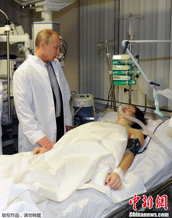 Владимир Путин навестил российскую фристайлистку, получившую травму во время тренировки на Олимпиаде (2)