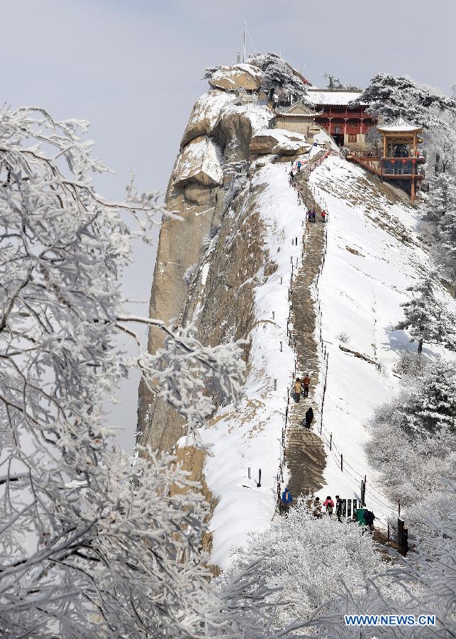Прекрасивые снежные пейзажи гор Хуашань (6)