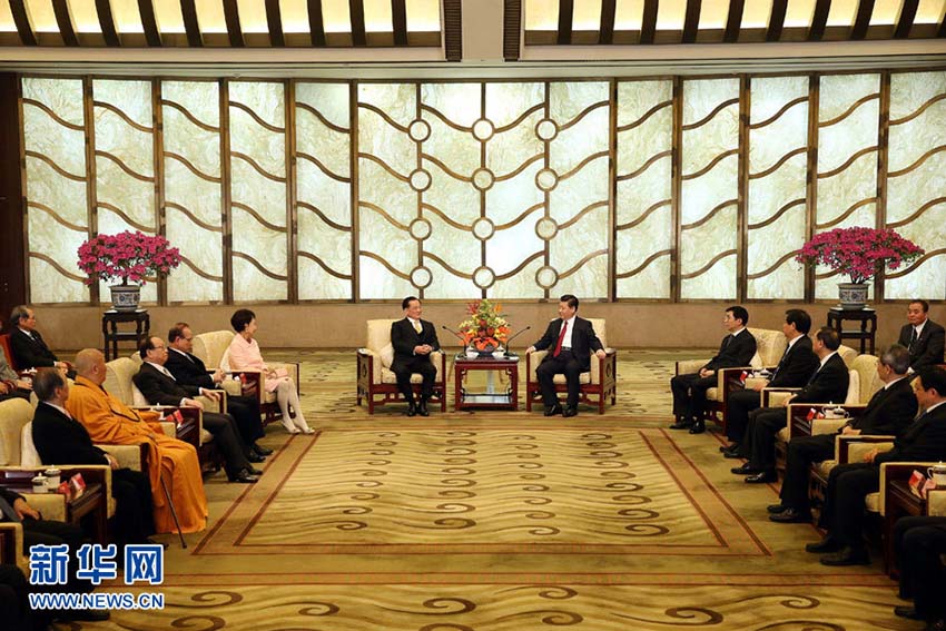 Си Цзиньпин встретился с председателем партии Гоминьдан (2)