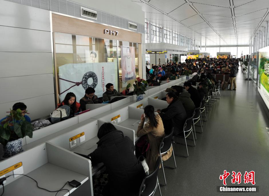 Аэропорт в Гуйян закрыт более 4 часов от сильного снега (5)