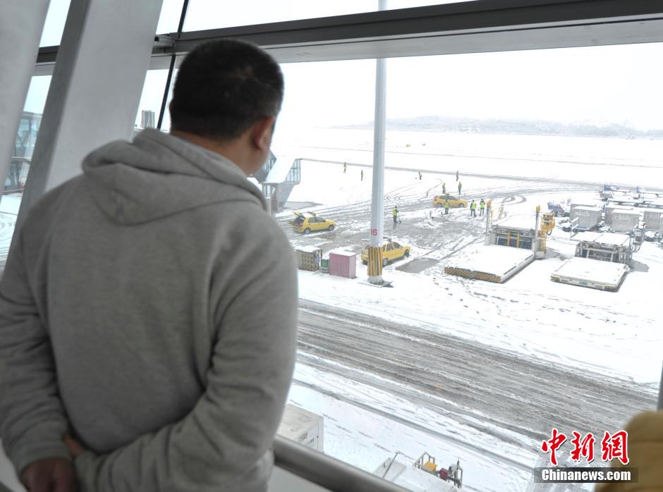 Аэропорт в Гуйян закрыт более 4 часов от сильного снега (6)