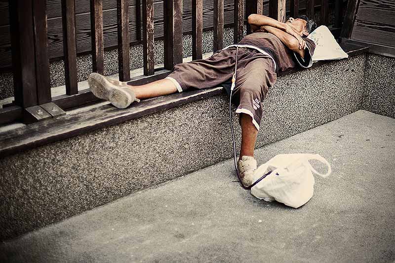 Фотографии утомительной жизни «сумасшедших токийских работников» (10)